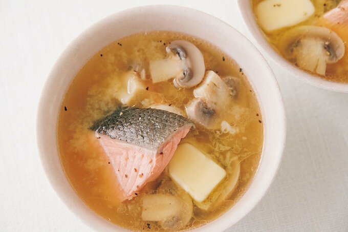 鮭とマッシュルームのバター風味みそ汁