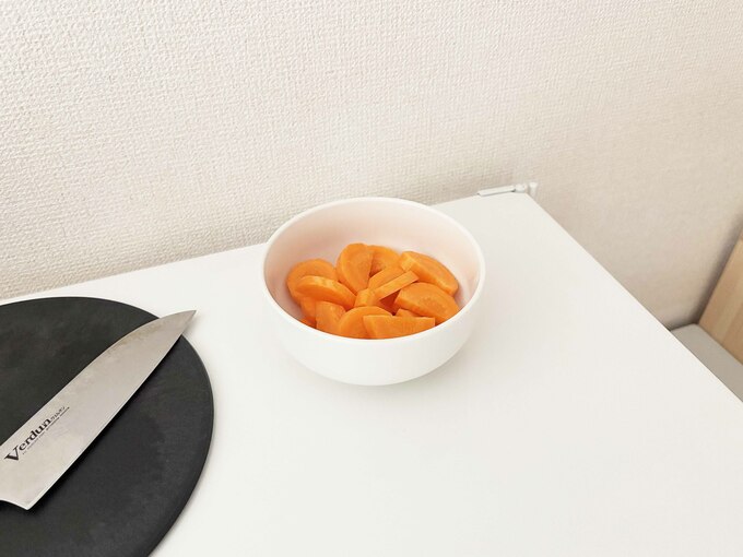 ニンジンを入れたボウル