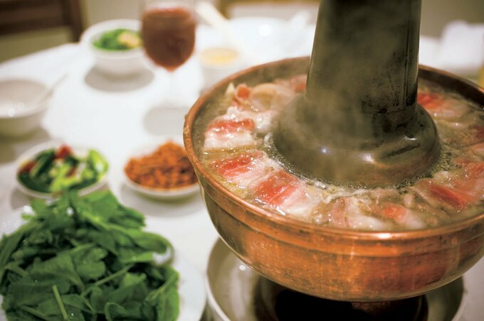 種類豊富なタレで食べる白菜鍋