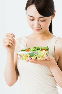 野菜など、食物繊維の多いものから食べる
