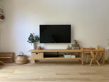 節あり無垢床と樹脂タイルを床材に。5年暮らして、コスパよし＆掃除がラク