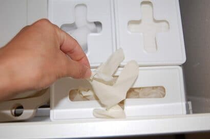 収納好きの間で100円の整理ボックスが話題！並べて家事ラクに