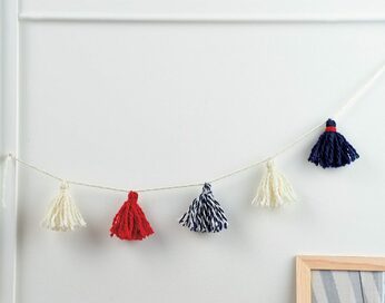 お金をかけずに手づくり！毛糸のタッセルガーランドは冬の部屋にぴったり
