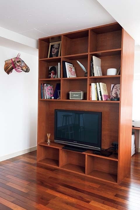 ワークスペースを仕切る造作テレビボード