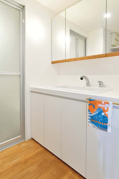 実験用シンクを使った造作の洗面台