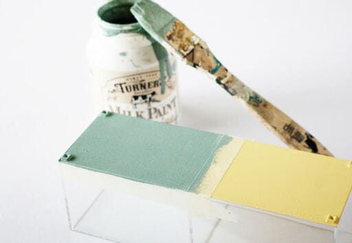 クリアケースの外側に色を塗る