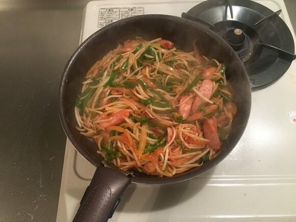 粉チーズをふる