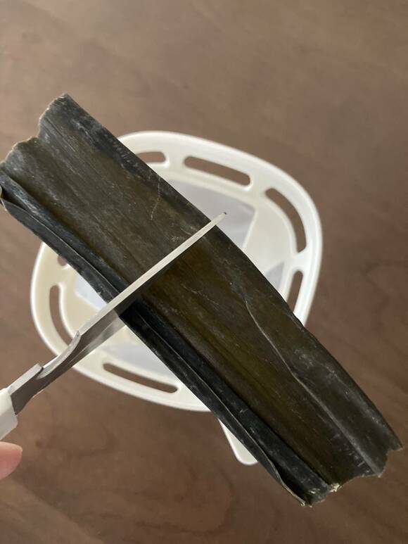 昆布を切る様子