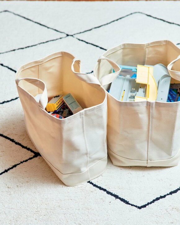 布製バッグにオモチャ