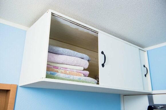 高い位置にタオル収納