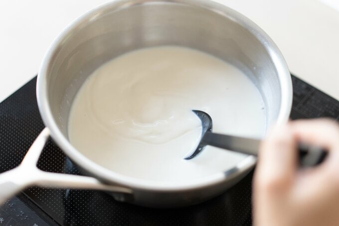 牛乳を混ぜる