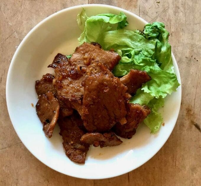 お皿にショウガ焼き