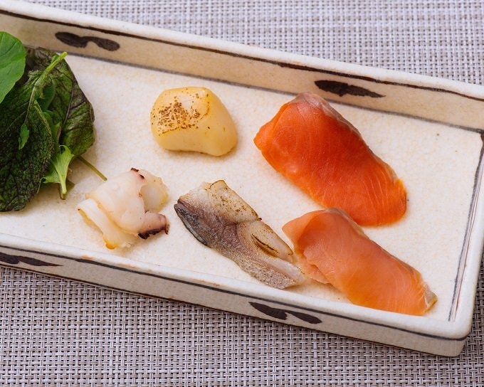 ホタテ、サーモン、タコ、サバ、マス