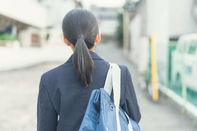 制服の女性