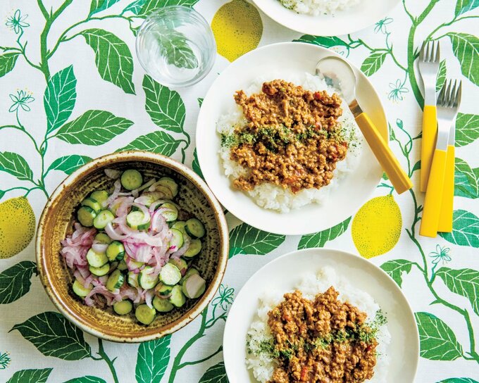 シンプルキーマカレー&キュウリと紫タマネギのサラダ