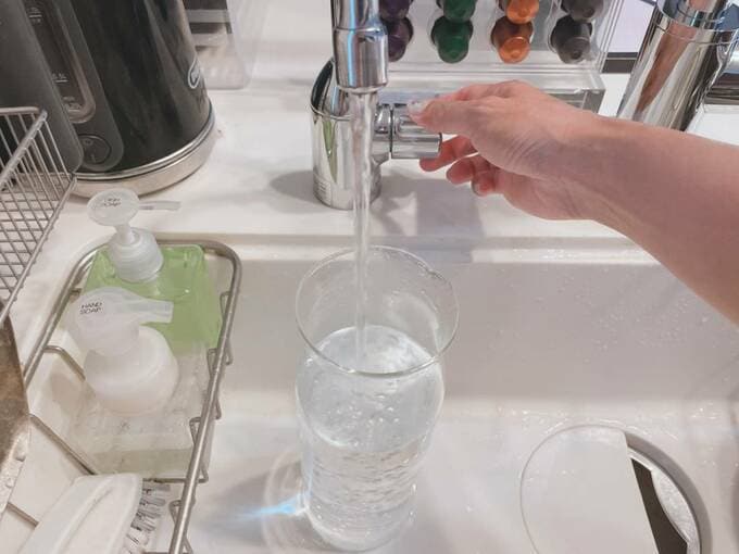 水を入れる様子