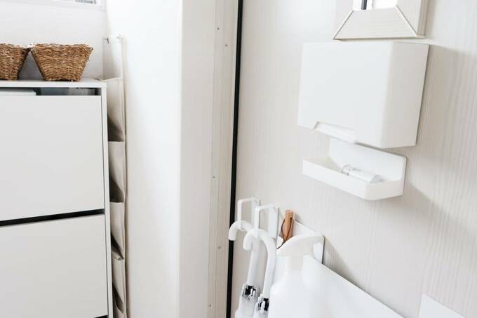 玄関のドアに傘収納