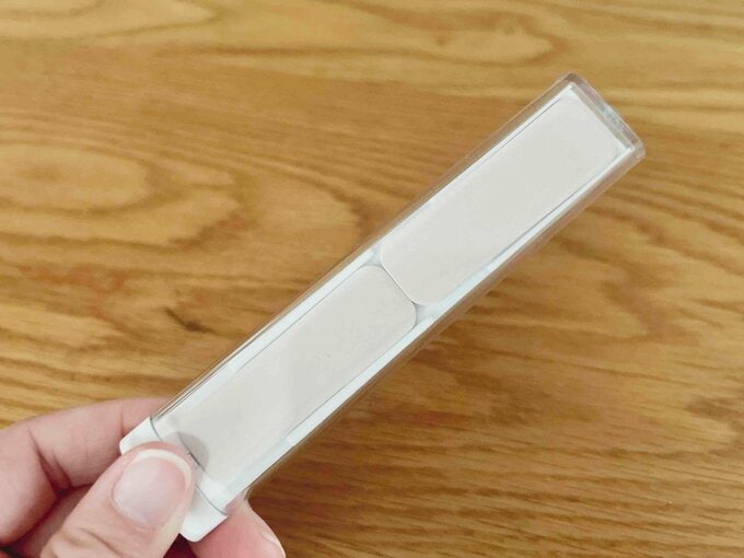 裏面はベージュカラーで