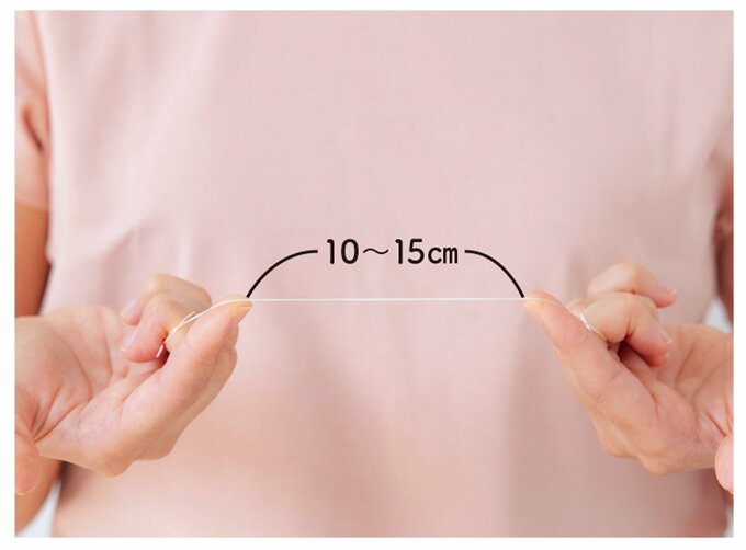 フロスをピンとはって持つ様子