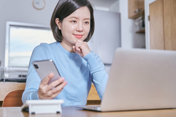 投資をする女性