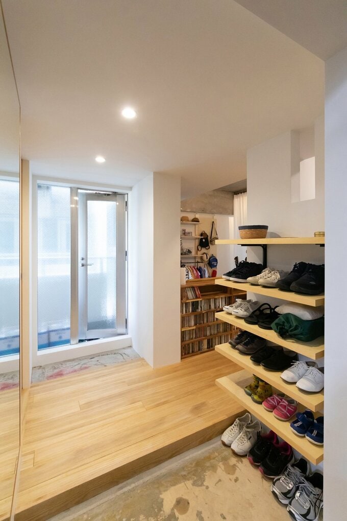 大小2つの土間を設けた玄関