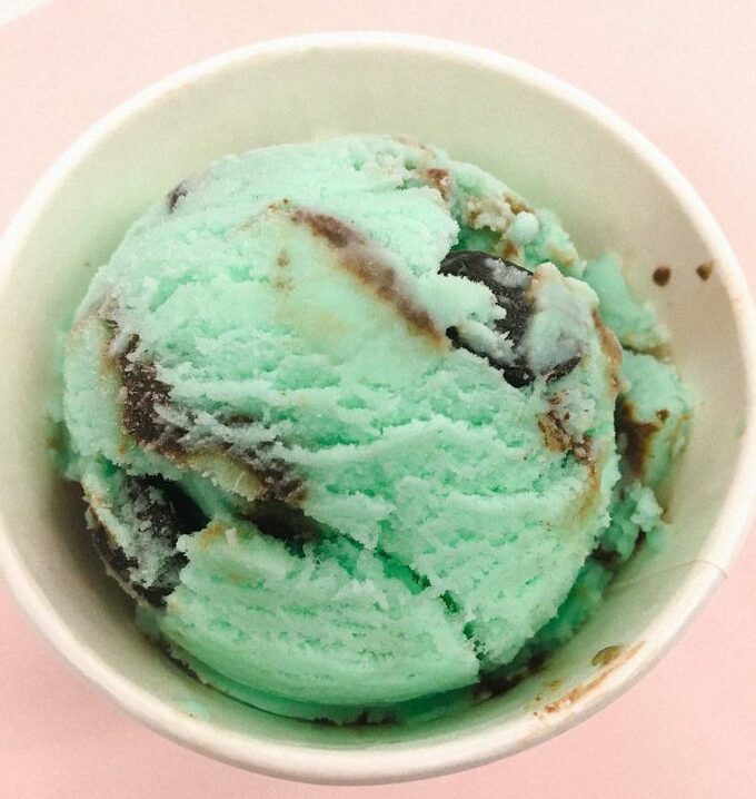 ミント入りのカップ型お菓子