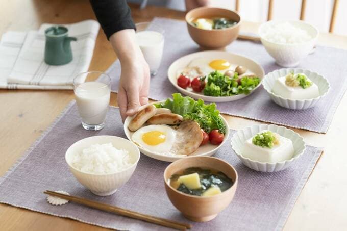 目玉焼きなどの食事
