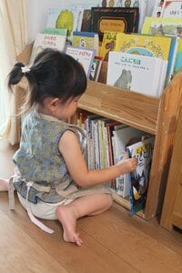 ブックエンドがあるだけで、子どもが自分で本を片づけてくれる