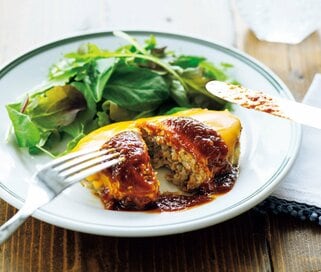 おいしすぎてリピ決定！肉汁あふれる「豚こまのごちそうチーズハンバーグ」