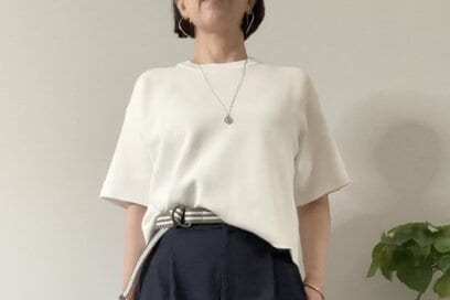 50代、「ユニクロの新作ニット」2990円が強い味方。体型カバー&キレイ見えコーデ3選