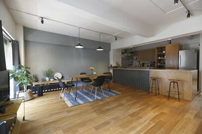 広々土間とウォークスルー収納でゆとりある住まい