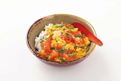 トマトと卵のサンラー風あんかけ丼。パッと完成、ランチにもうれしい