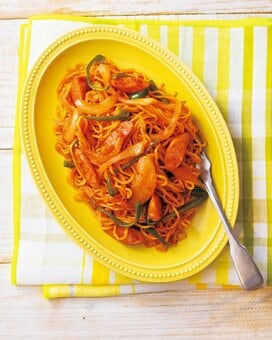 家族喜ぶ“ナポリタン風”焼きそば。中濃ソースでうま味をアップ