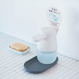 自動センサーで触らずアルコール消毒できる。冬の感染対策に