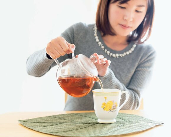 女性お茶