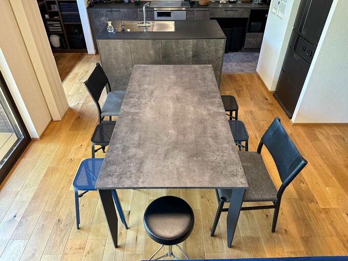 ダイニングテーブル