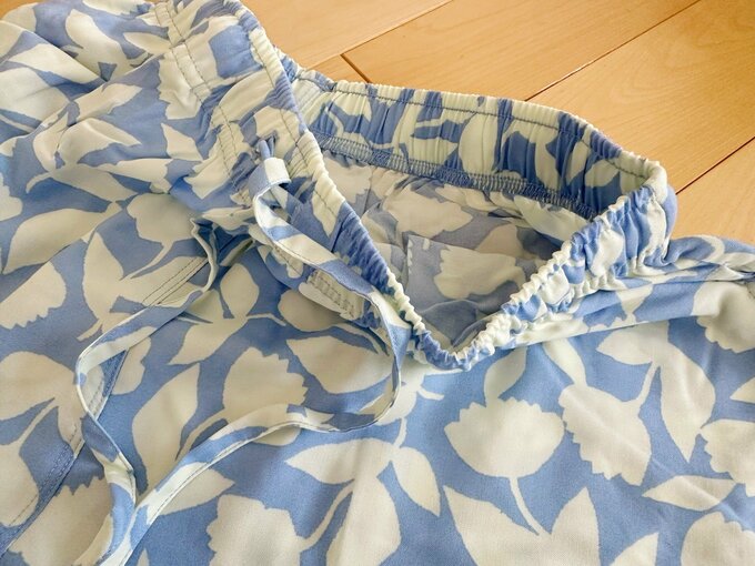 ウエストはゴム