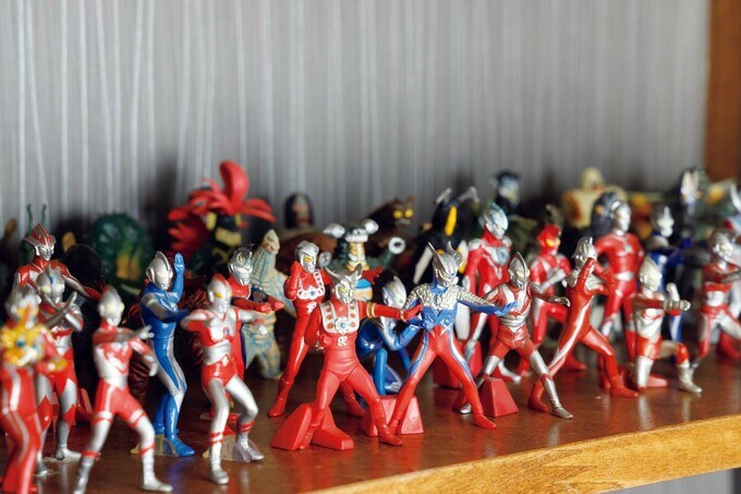 ヒーローや怪獣のフィギュア