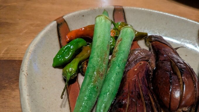 だしをかけた焼き野菜の写真