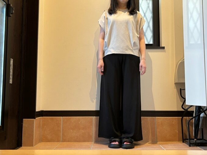 クレープジャージーストレートパンツ/丈短めの写真