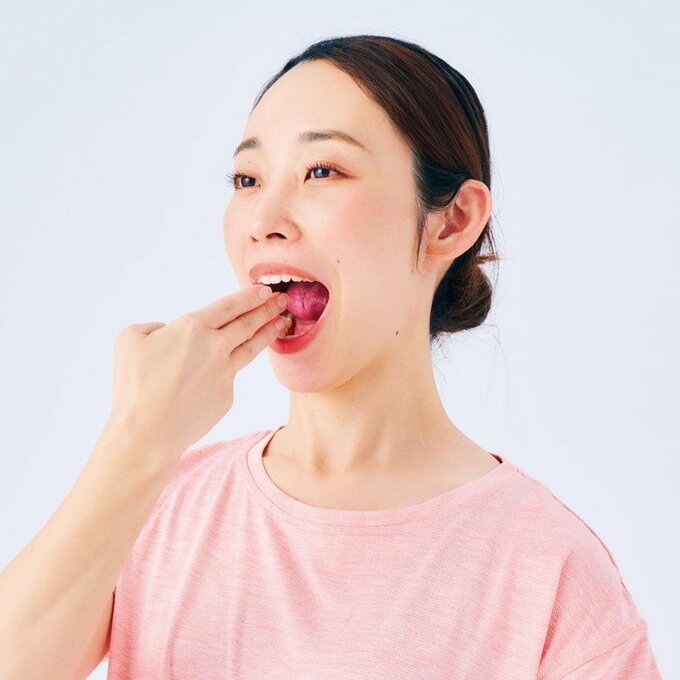 口をあけて指が縦に3本入れる