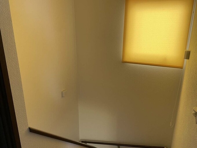 階段の踊り場の窓