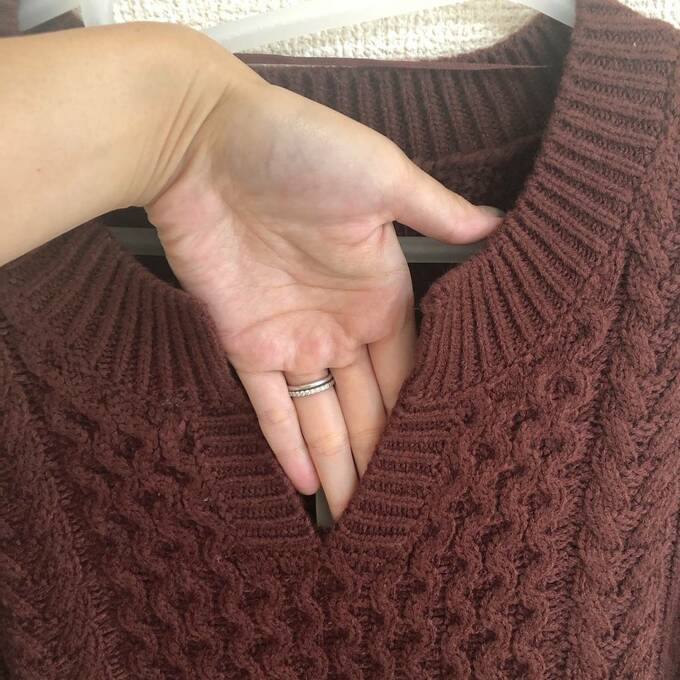 胸元が今年らしい雰囲気