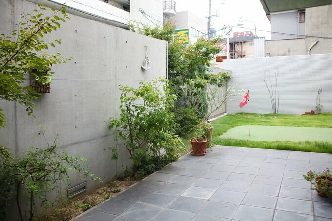 南側に設けた2.7ｍの塀