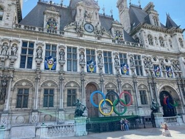 フランスと日本でこんなに違う「ブランド品」の持ち方。指輪はお下がり、地下鉄では身につけない