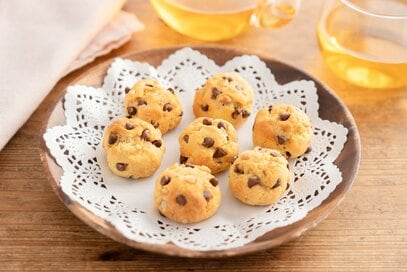 ホットケーキミックスで簡単「チョコチップクッキー」。クルミの食感がアクセントに