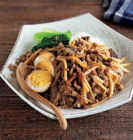 濃厚な甘辛味のルーローハン。簡単ワンプレートでも豪華見え