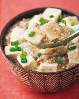 優しい味わいの塩マーボー丼。みきママ考案のレンチンレシピ
