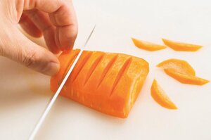 ニンジン かまぼこ オレンジ の飾り切りテク いつもの素材がおもてなし風に Esseonline エッセ オンライン