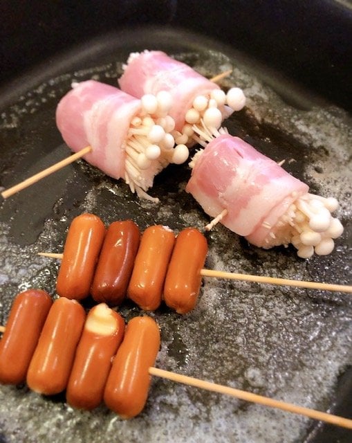 バターを敷いて焼いたエノキベーコン